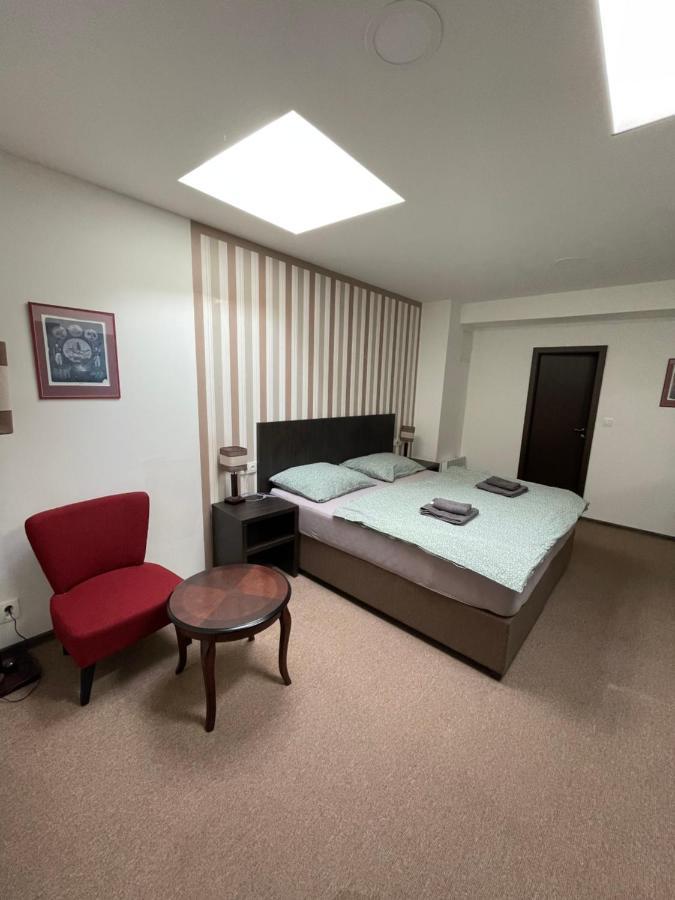 Apartman Atelier Kadan Bagian luar foto